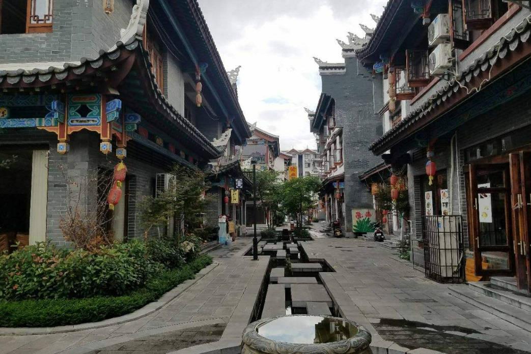 女管家逃脱记