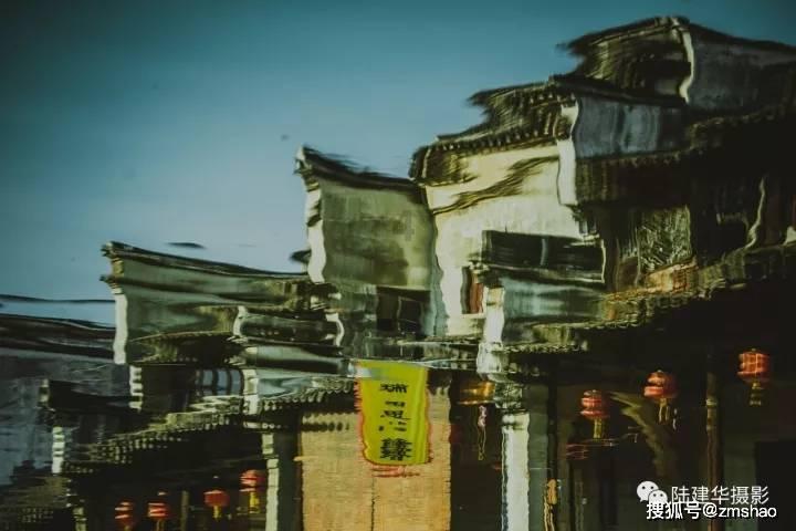 黑龙江一公交车失控，撞进街边门诊，驾车出行时该注意什么呢？