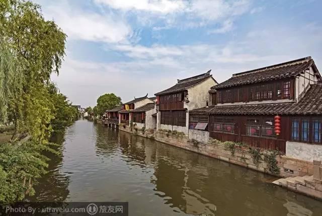 11岁的孩子比较幼稚而被其他同学称为傻该怎么安慰他？